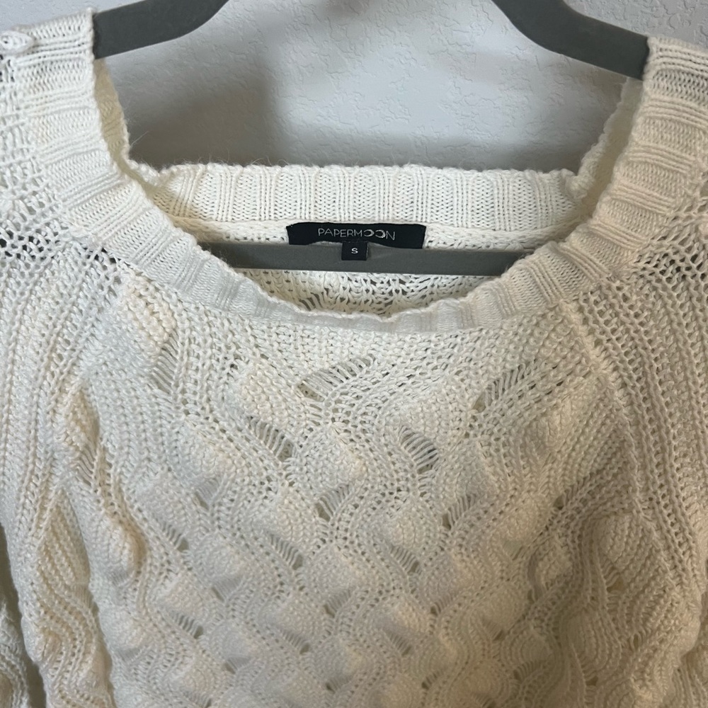 White textured sweater - Picture 2 of 2
